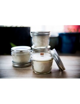 Lilac Candle - Soy wax & cedar wood tick in a small masson jar (Natural, Vagan, Eco-responsable)
